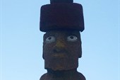 платформа Аху Тахаи с глазастым моаи в шапке